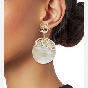 Akola NWOT Goldtone Flower & Horn Disc Drop Earring